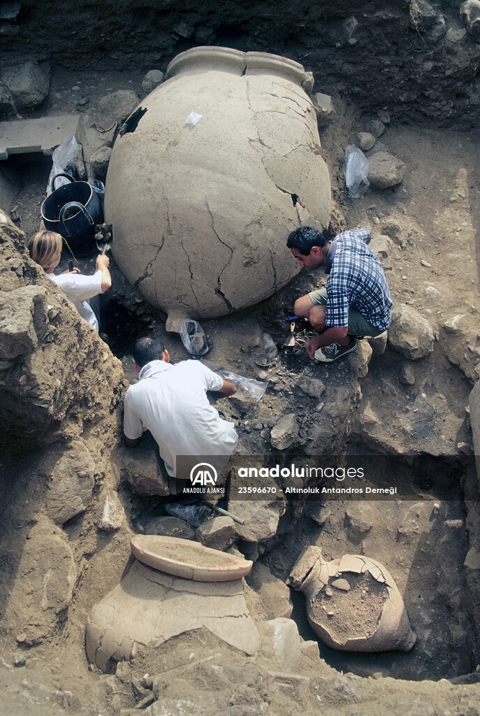 Altınoluk Antandros Antik Kenti'ndeki kazıların yıl boyu süreceği açıklandı
