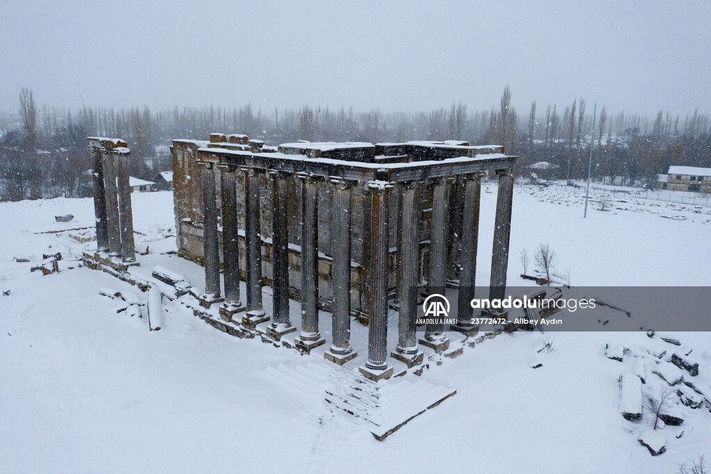 Aizanoi Antik Kenti beyaza büründü