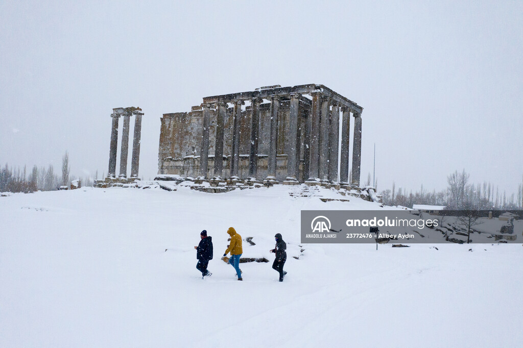 Aizanoi Antik Kenti beyaza büründü