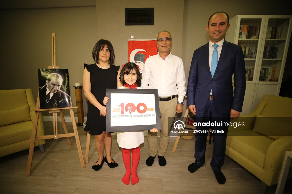 İstiklal Marşı'nı ezbere okuyan Bodrumlu küçük Eylül, ailesinin ve öğretmenlerinin gururu oldu