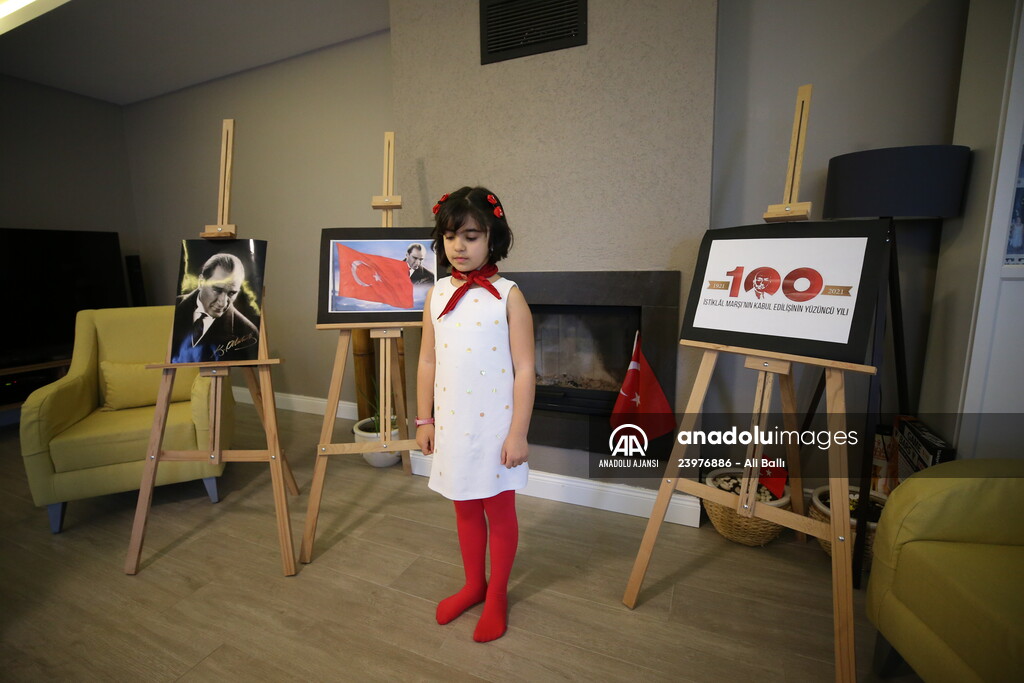 İstiklal Marşı'nı ezbere okuyan Bodrumlu küçük Eylül, ailesinin ve öğretmenlerinin gururu oldu