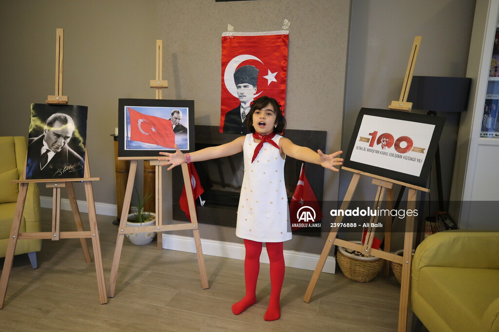 İstiklal Marşı'nı ezbere okuyan Bodrumlu küçük Eylül, ailesinin ve öğretmenlerinin gururu oldu