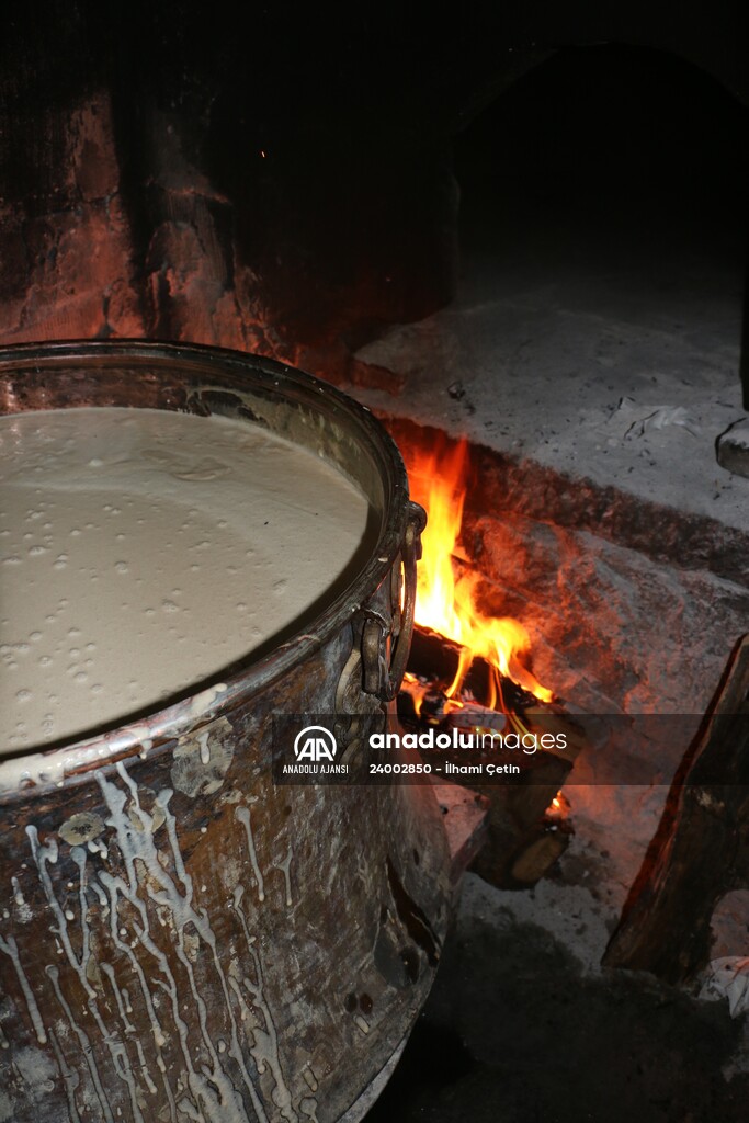 Bolu'nun tescilli ürünü "uğut" sofraları tatlandırıyor