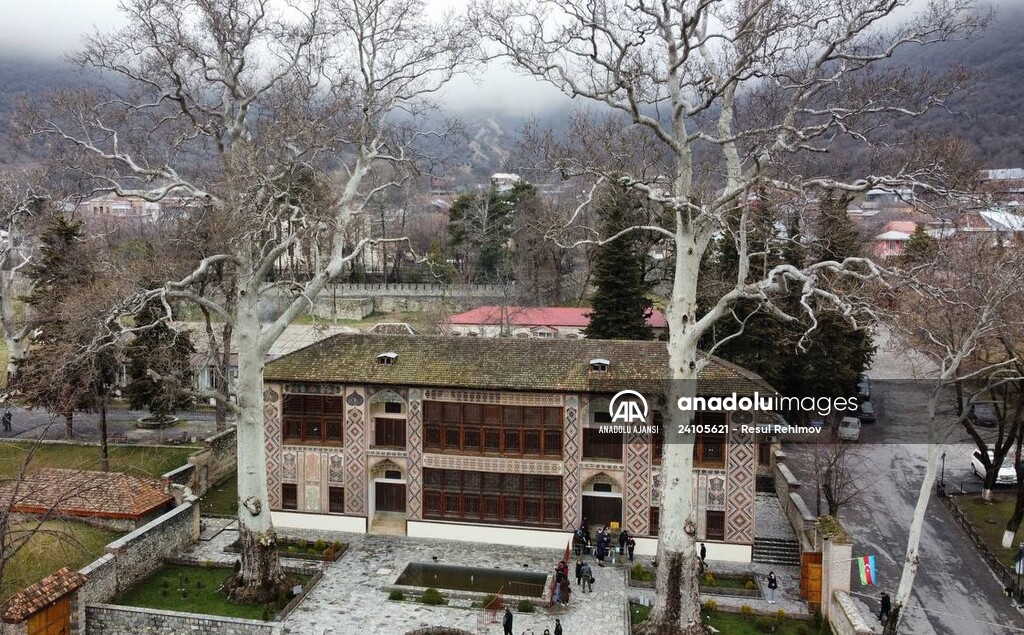 Azerbaycan'ın Dünya Kültür Mirası Listesi'ndeki Şeki Han Sarayı turist akınına uğruyor