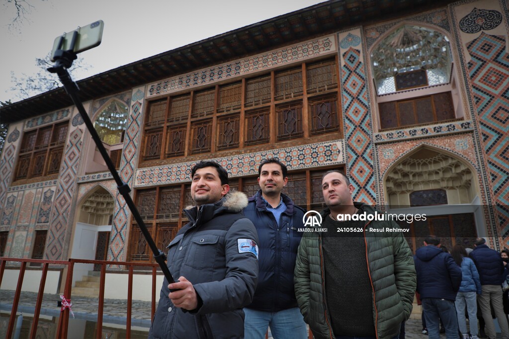 Azerbaycan'ın Dünya Kültür Mirası Listesi'ndeki Şeki Han Sarayı turist akınına uğruyor