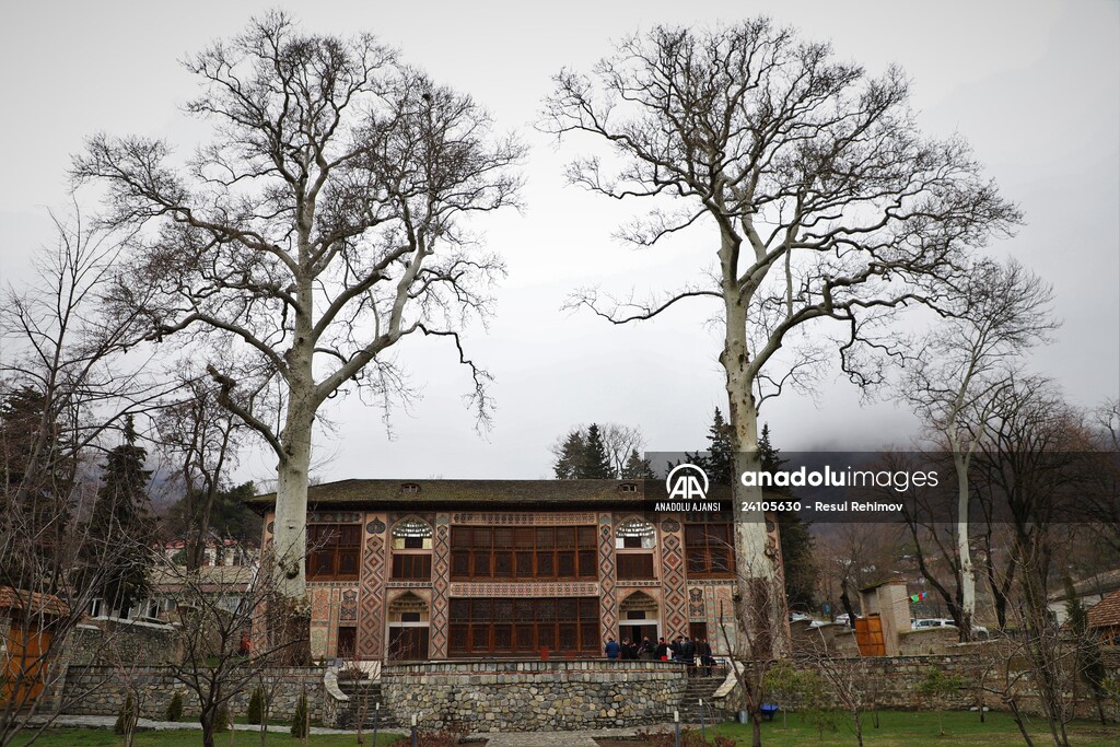 Azerbaycan'ın Dünya Kültür Mirası Listesi'ndeki Şeki Han Sarayı turist akınına uğruyor