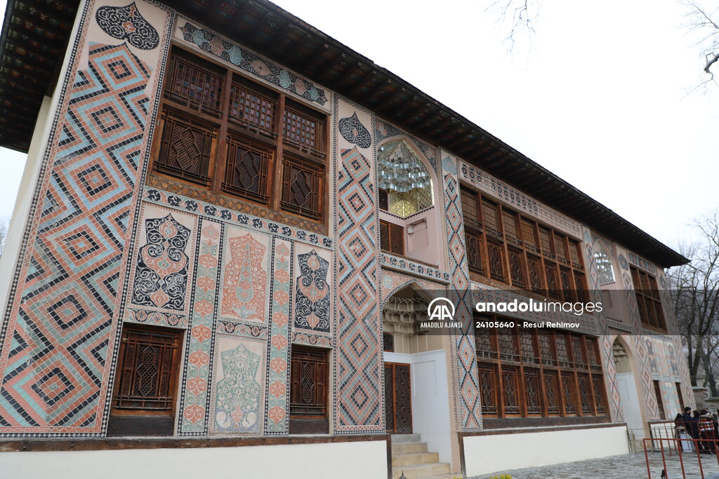 Azerbaycan'ın Dünya Kültür Mirası Listesi'ndeki Şeki Han Sarayı turist akınına uğruyor