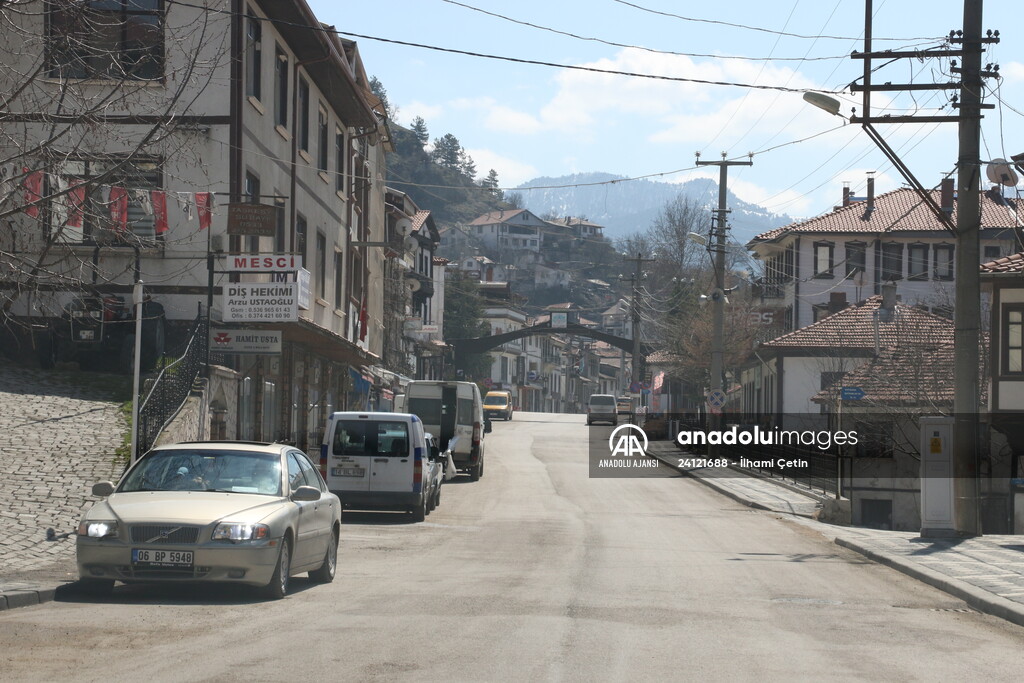 Mudurnu'da cadde ve sokaklarda sessizlik hakim