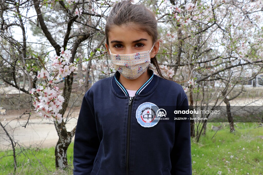 Karagöz ve Hacivat oyunuyla kırsalda yaşayan çocuklara Kovid-19 tedbirleri anlatılıyor