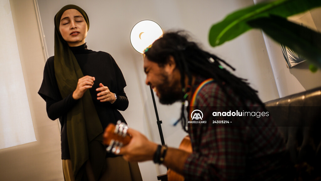 MRKH sendromlu Malezyalı müzisyen, kendisiyle aynı sendromu yaşayan kadınların sesini duyurmaya çalışıyor