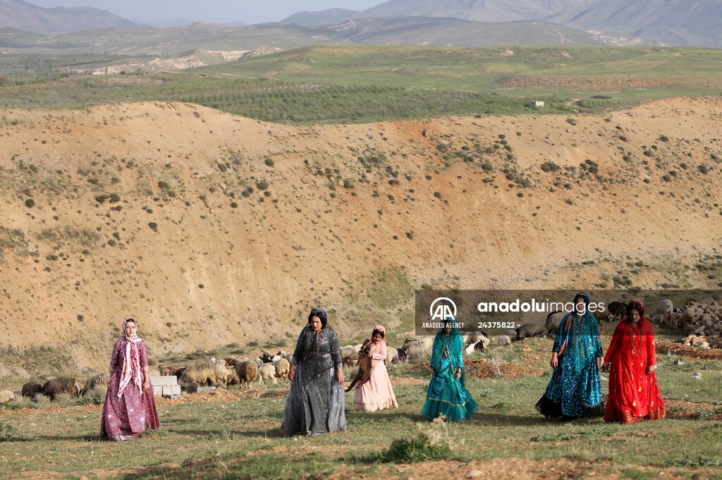 Traditional clothes of Qashqai women
