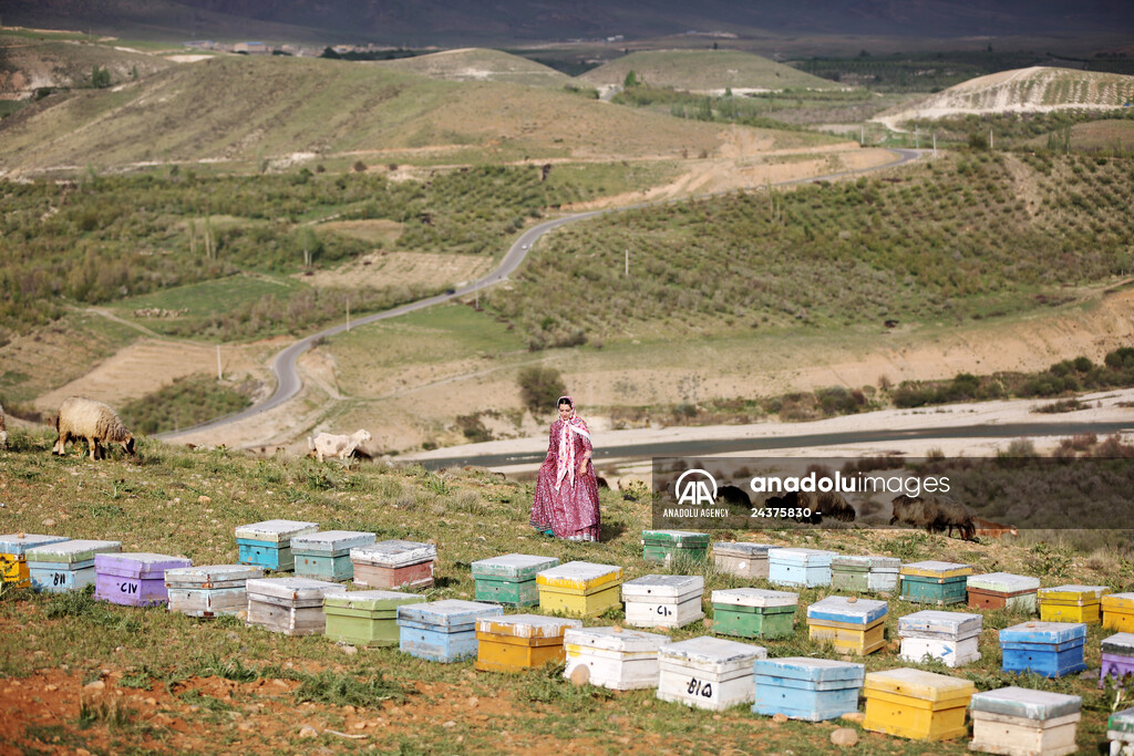 Traditional clothes of Qashqai women