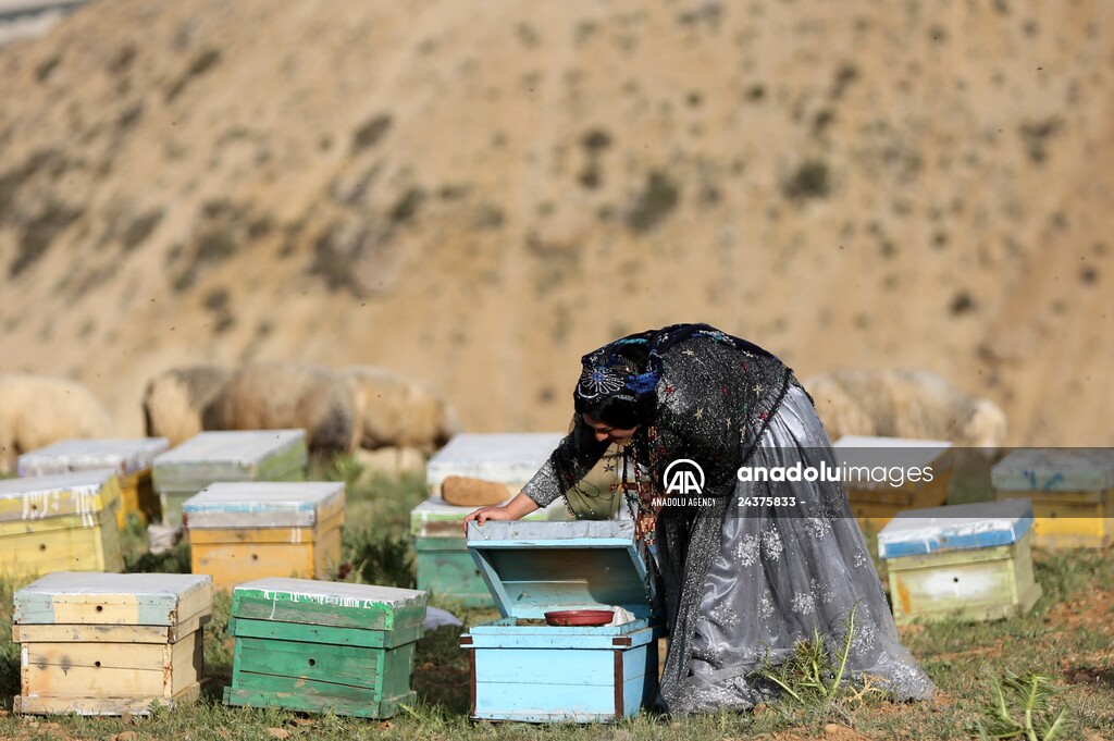 Traditional clothes of Qashqai women