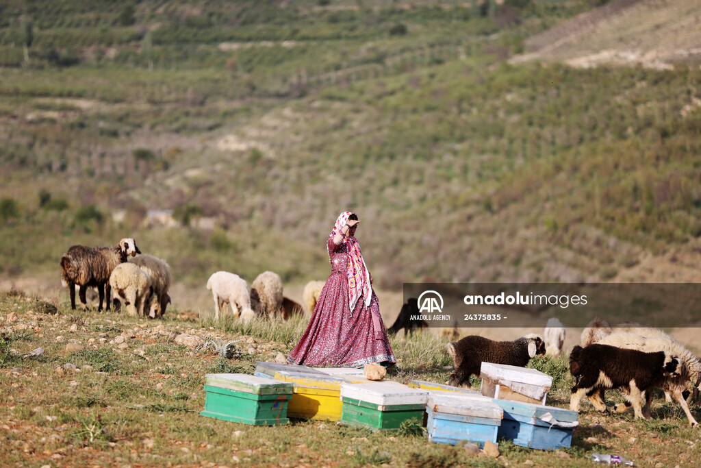 Traditional clothes of Qashqai women