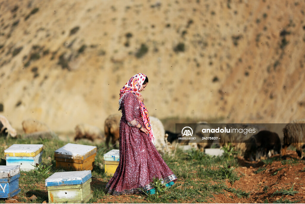 Traditional clothes of Qashqai women