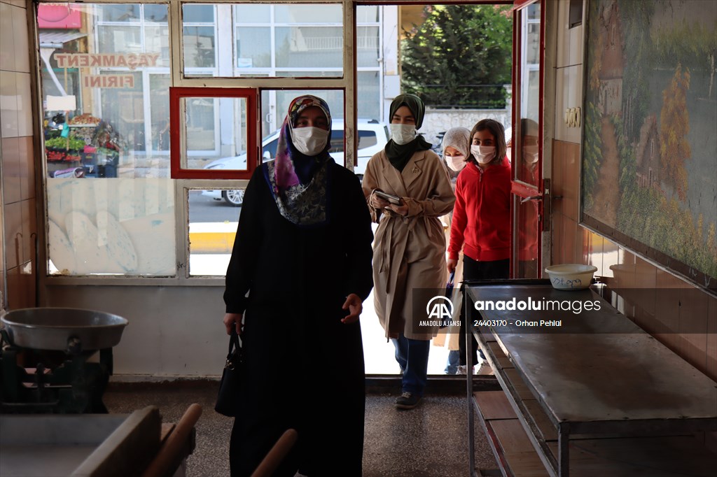 Adıyaman'da gönüllü kadınlar "zimem defteri" ile 500 bin liraya yakın borç kapattı