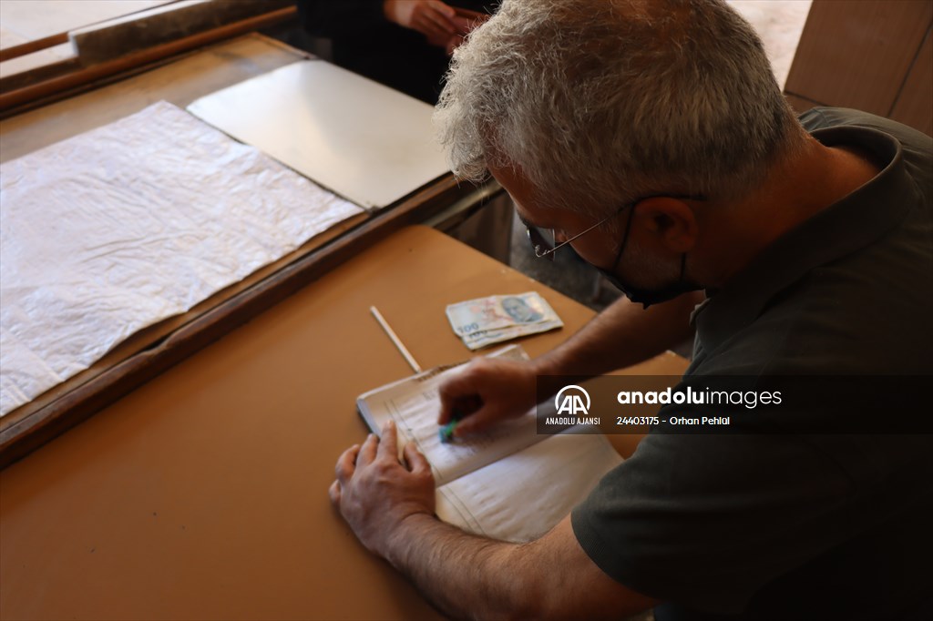 Adıyaman'da gönüllü kadınlar "zimem defteri" ile 500 bin liraya yakın borç kapattı