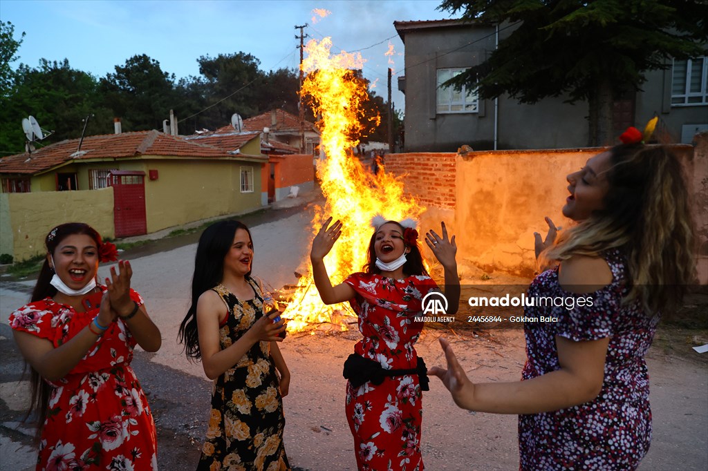 Romani people in Turkey celebrate Kakava