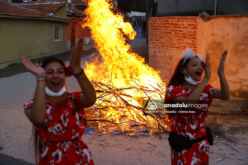 Romani people in Turkey celebrate Kakava