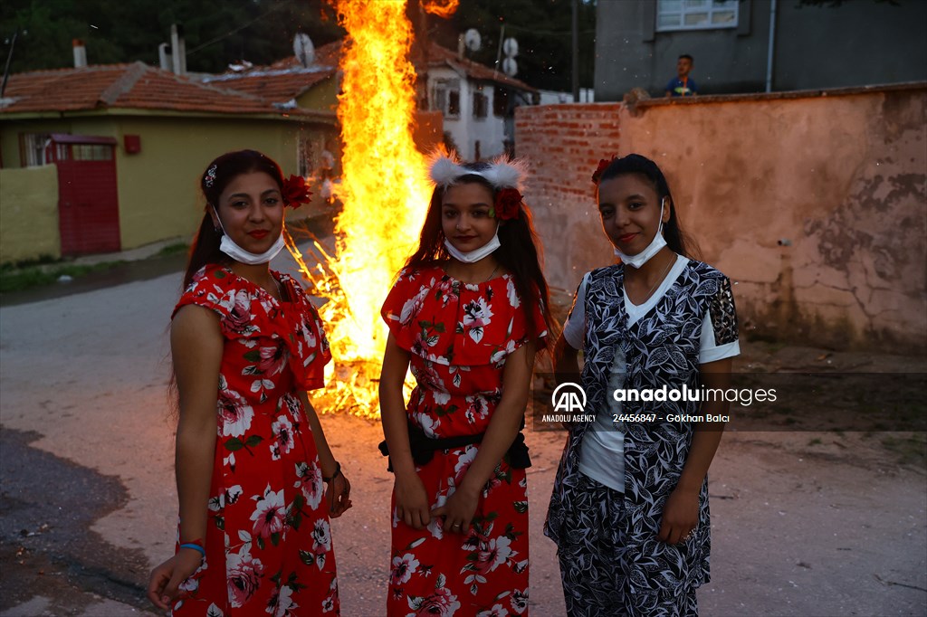 Romani people in Turkey celebrate Kakava