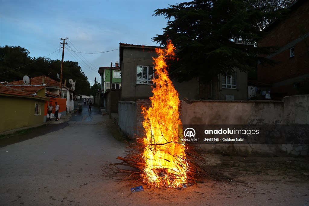 Romani people in Turkey celebrate Kakava