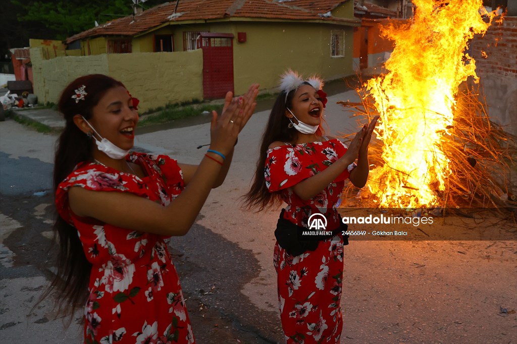 Romani people in Turkey celebrate Kakava