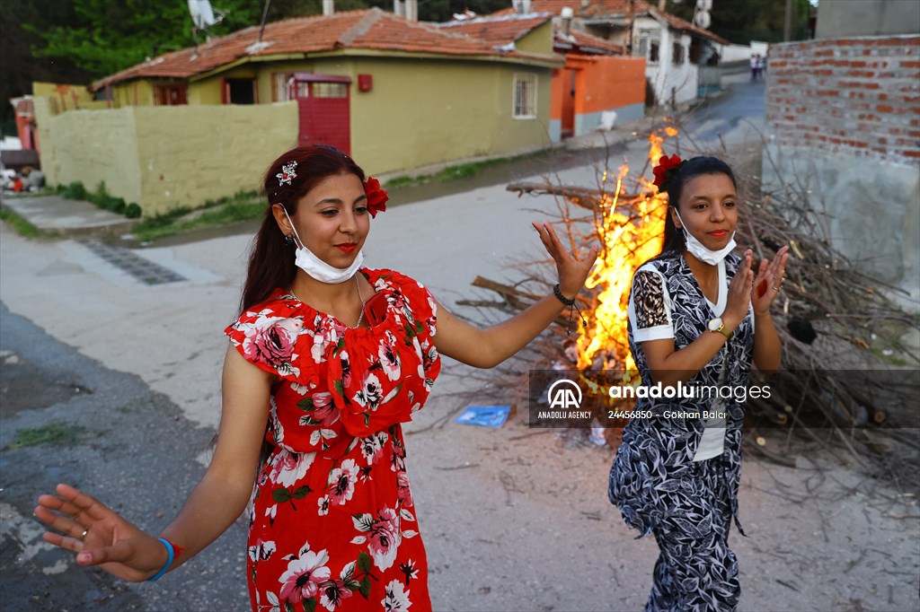 Romani people in Turkey celebrate Kakava