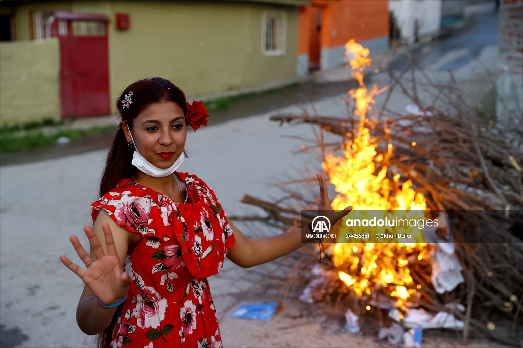 Romani people in Turkey celebrate Kakava