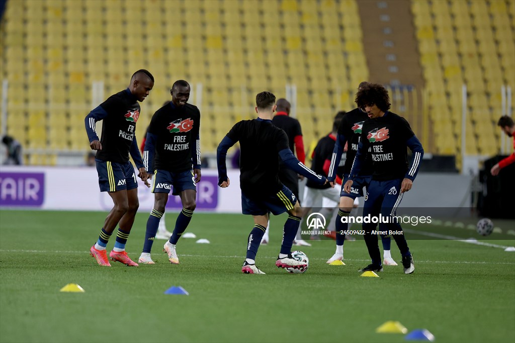 Players of Fenerbahce and Demir Grup Sivasspor wear t-shirts to support Palestinians