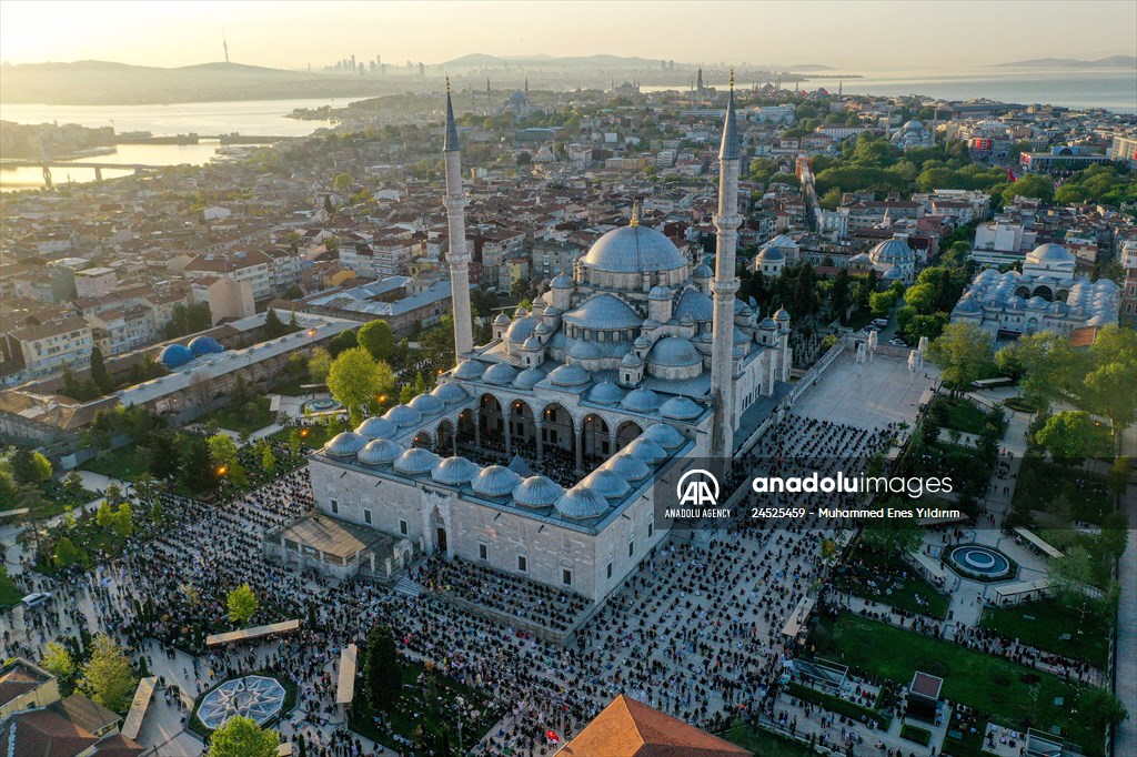 Eid al-Fitr prayer in Istanbul