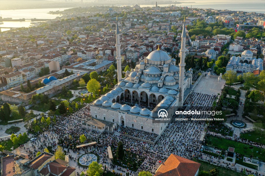 Eid al-Fitr prayer in Istanbul