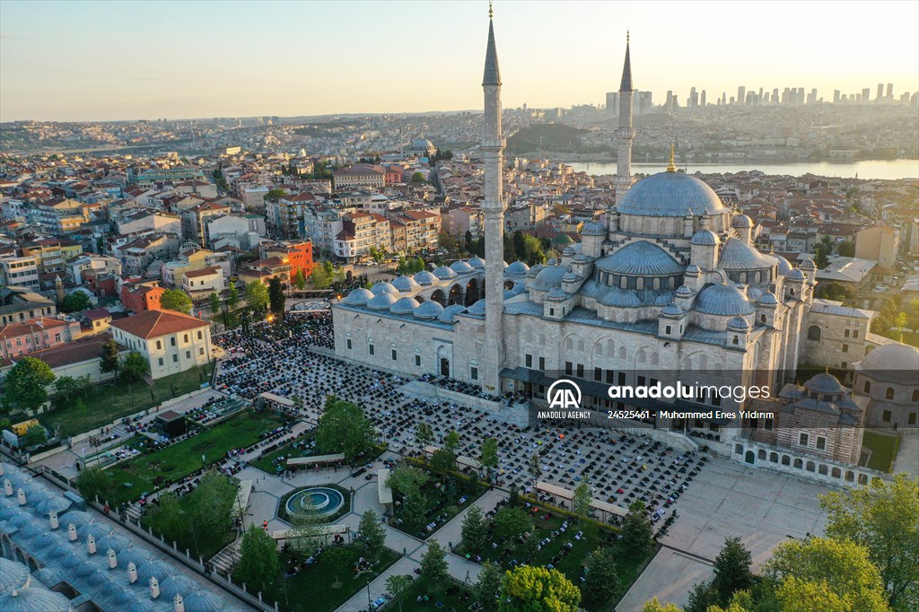 Eid al-Fitr prayer in Istanbul