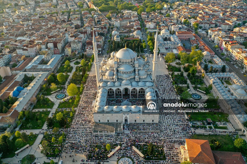 Eid al-Fitr prayer in Istanbul