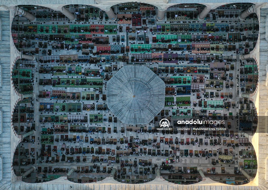 Eid al-Fitr prayer in Istanbul