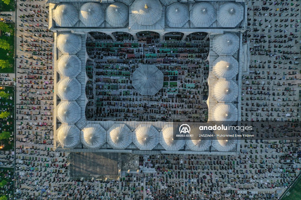 Eid al-Fitr prayer in Istanbul