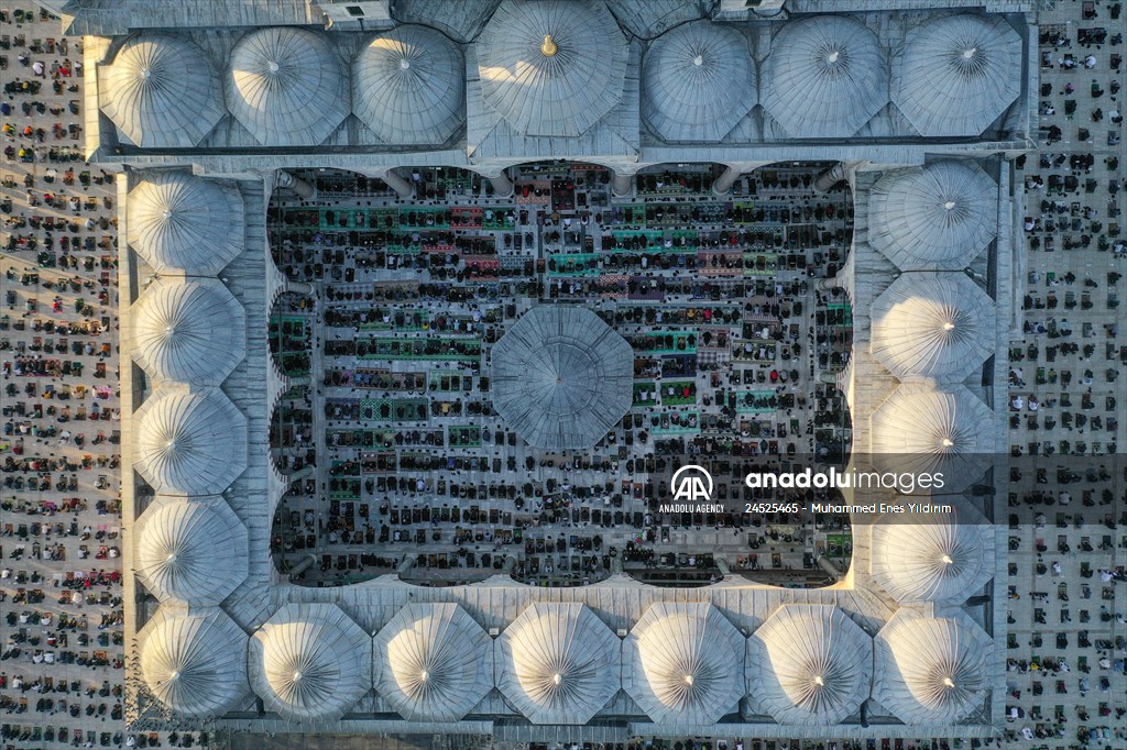 Eid al-Fitr prayer in Istanbul