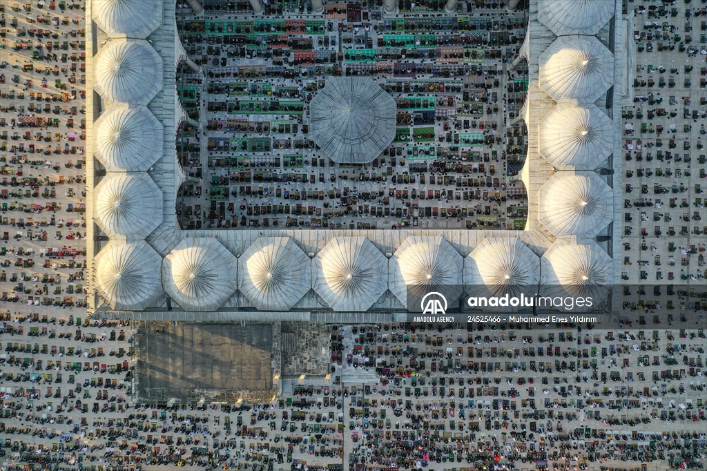 Eid al-Fitr prayer in Istanbul