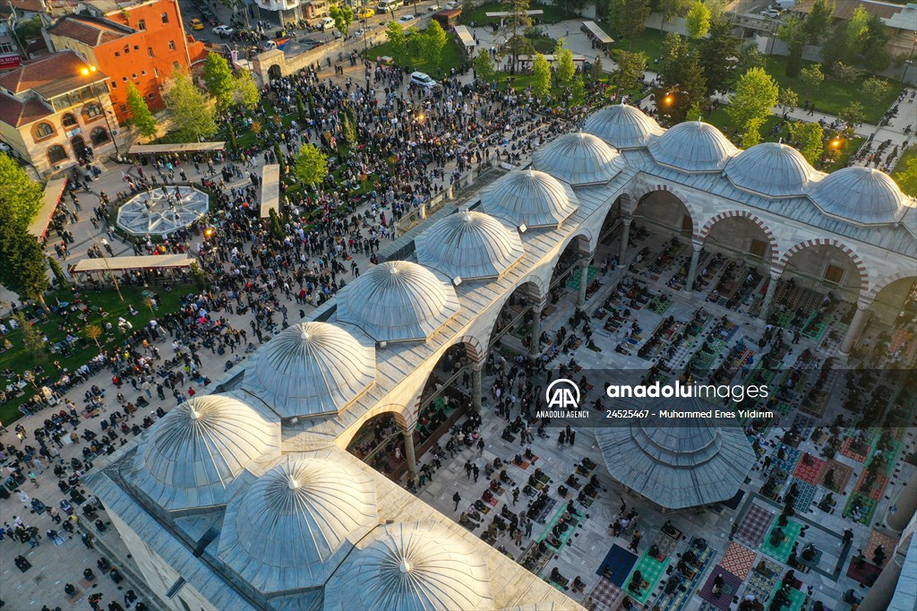 Eid al-Fitr prayer in Istanbul
