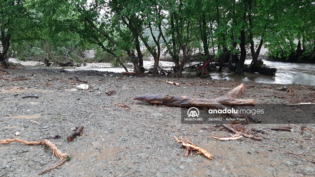 Bursa ve Balıkesir'de sağanak ve fırtına etkili oluyor