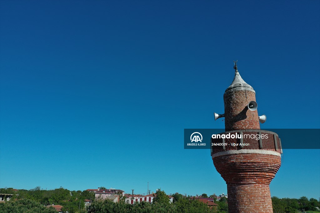 Tekirdağ'daki Kurtdere Camisi mimarisiyle ilgi çekiyor