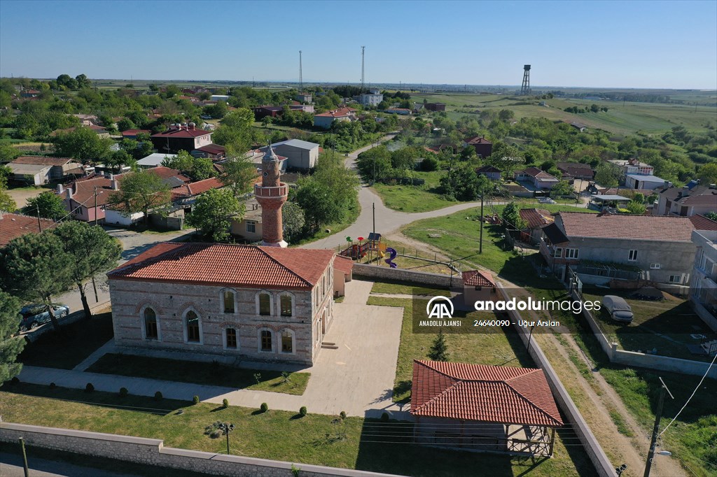 Tekirdağ'daki Kurtdere Camisi mimarisiyle ilgi çekiyor