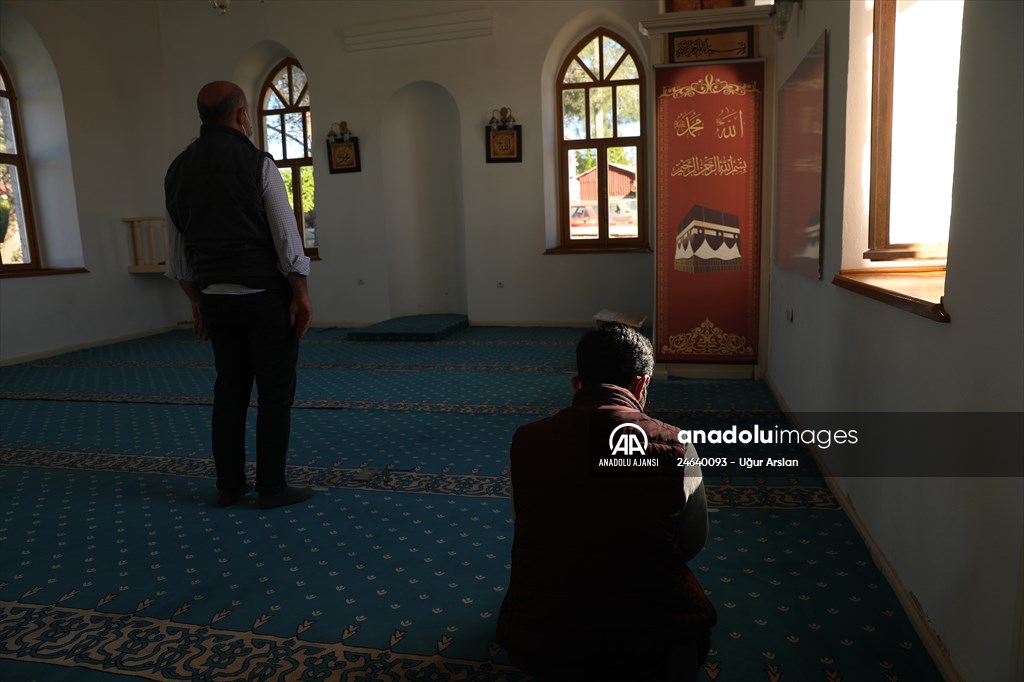 Tekirdağ'daki Kurtdere Camisi mimarisiyle ilgi çekiyor