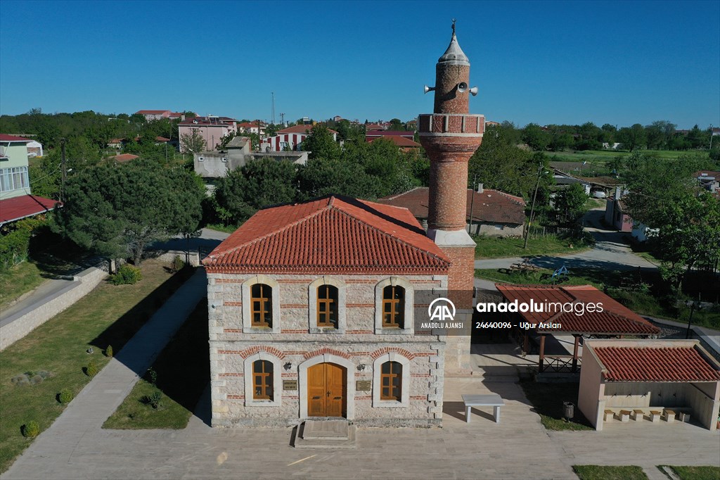 Tekirdağ'daki Kurtdere Camisi mimarisiyle ilgi çekiyor