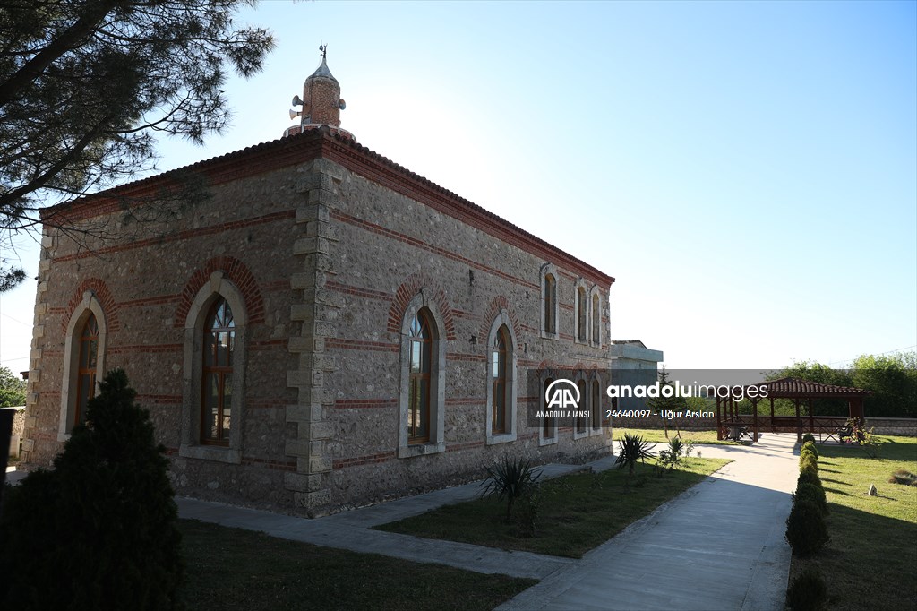 Tekirdağ'daki Kurtdere Camisi mimarisiyle ilgi çekiyor