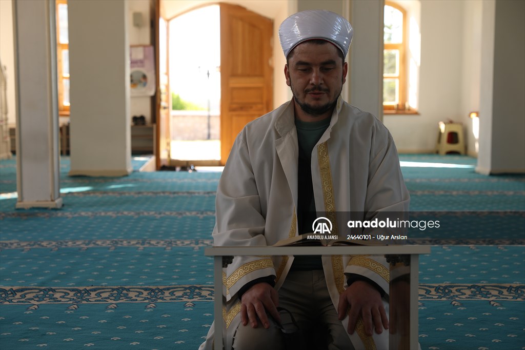 Tekirdağ'daki Kurtdere Camisi mimarisiyle ilgi çekiyor