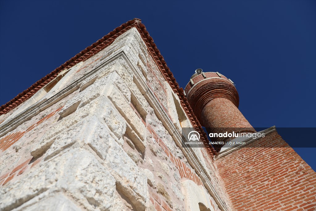 Tekirdağ'daki Kurtdere Camisi mimarisiyle ilgi çekiyor