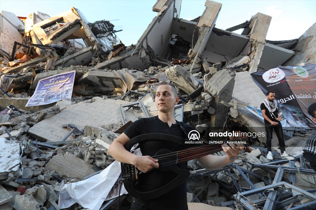 Palestinian musicians in Gaza perform concert in front of debris of buildings