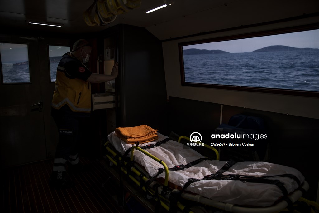 Adalardan ana karaya yaşam köprüsü: 112 deniz ambulansları