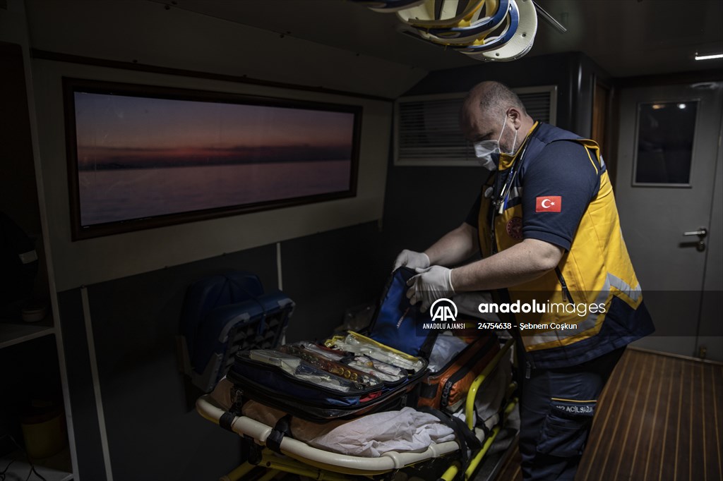 Adalardan ana karaya yaşam köprüsü: 112 deniz ambulansları