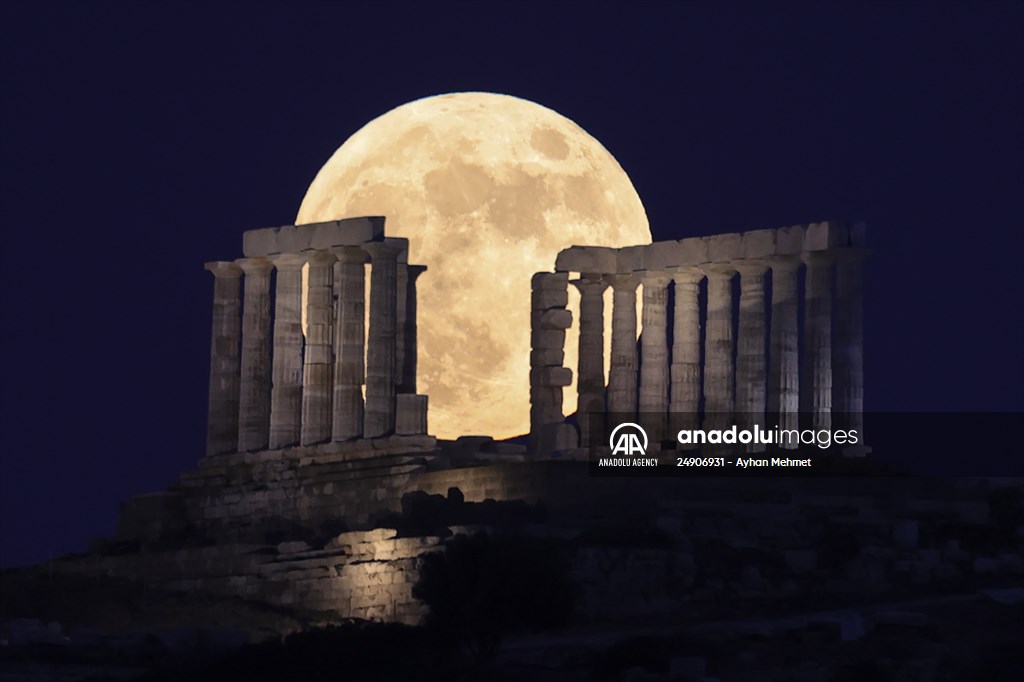 Full moon in Greece | Anadolu Images